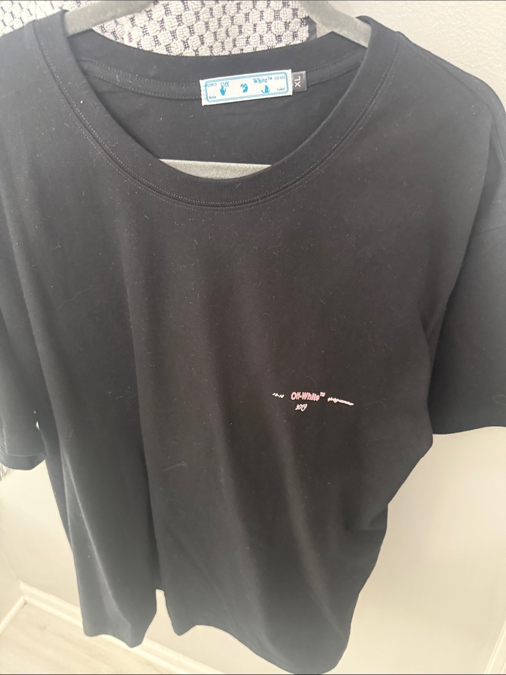 Off-White Black Short Sleeve Tee with Pink to Purple Gradient Graphic - Picture 2 of 3